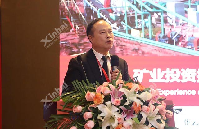 鑫海矿装董事长张云龙先生发表演讲